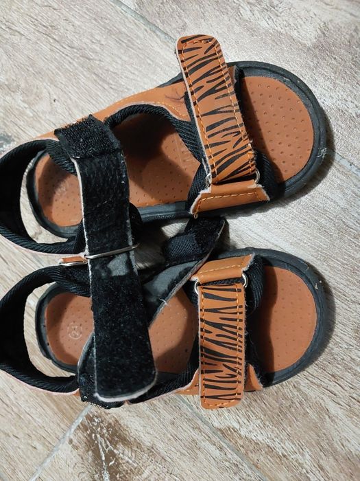 Sandały chłopięce 24