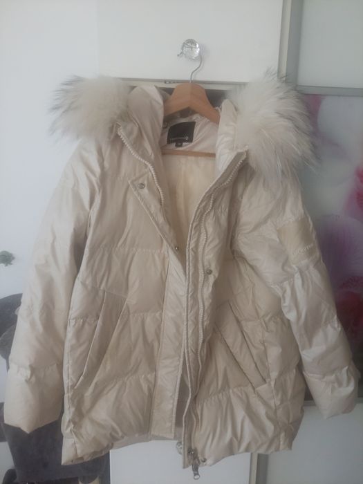 Piękna kurtka puchowa ecru futerko Lucky Five