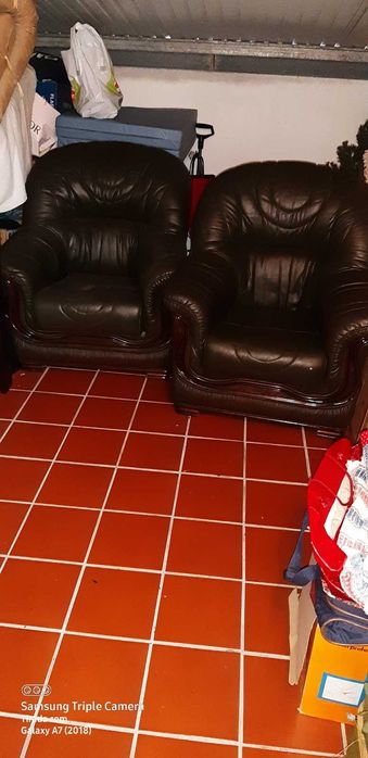 conjunto sofás em pele