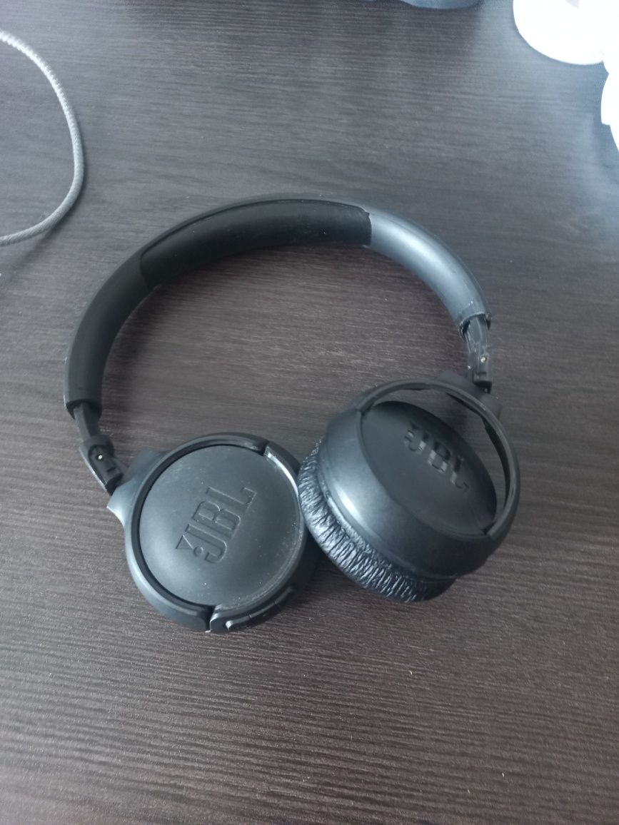 JBL TUNE 500 uszkodzone na częsci