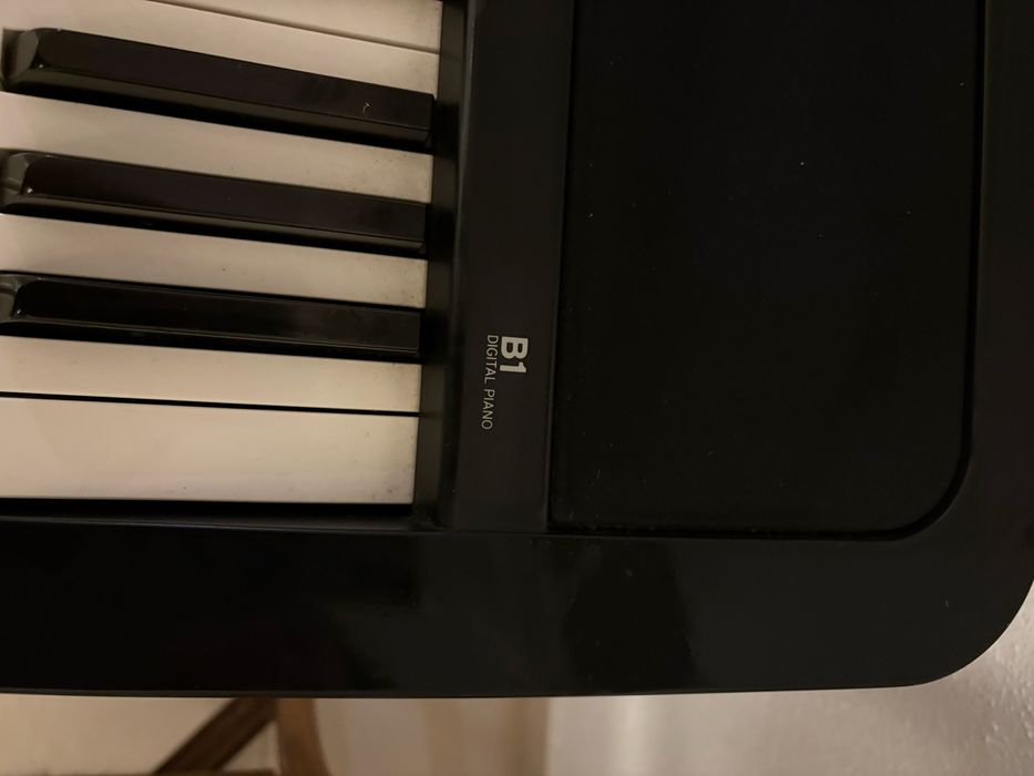 Piano digital Korg B1 em excelentes condições