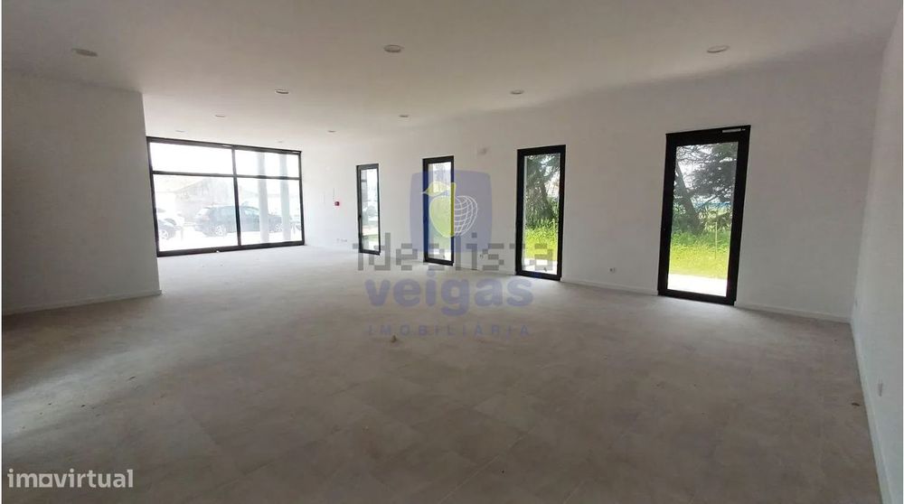 Loja para Arrendamento no Centro da Foz do Arelho – Excelente Localiza