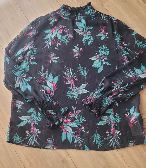 Elegancka koszula damska z motywami kwiecistymi