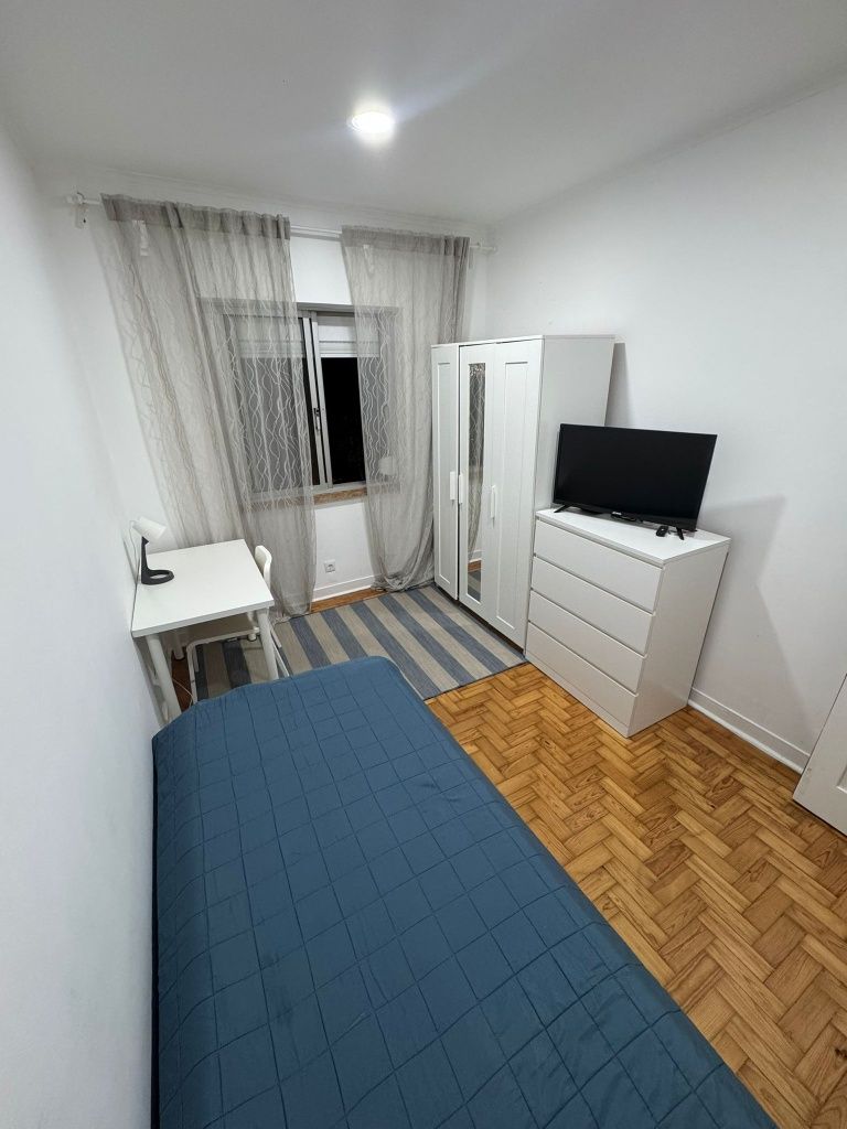 Quarto para arrendar para Senhoras 400€ dispensa calção