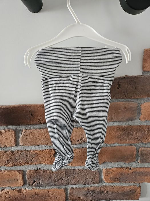 Półśpiochy legginsy spodnie z pasem bezuciskowym ze stópkami h&m 56