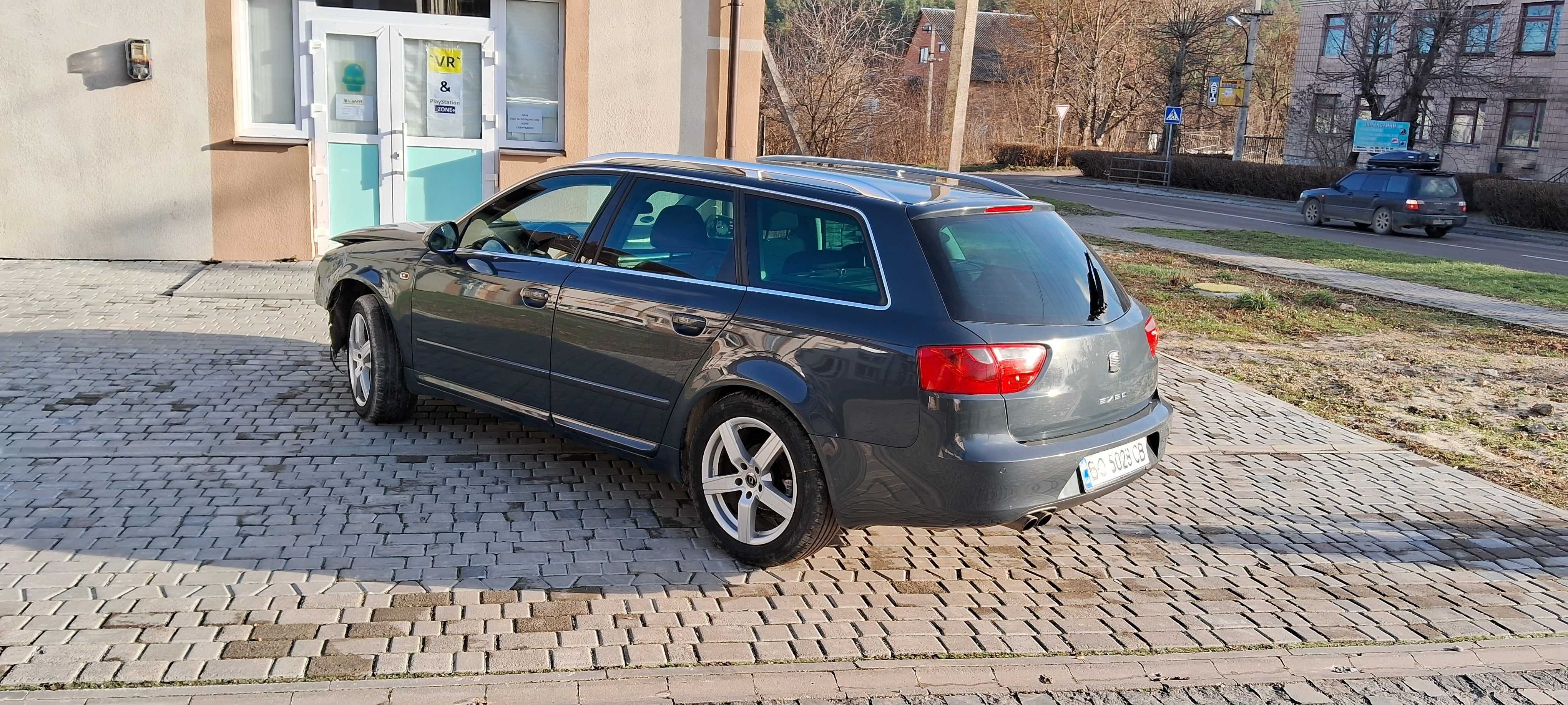 Seat Exeo (Audi a4 b8) 2010 рік 2.0 TDI на повному ходу було легке дтп