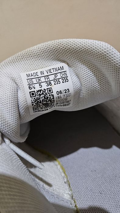 Sapatilha branca Adidas 38