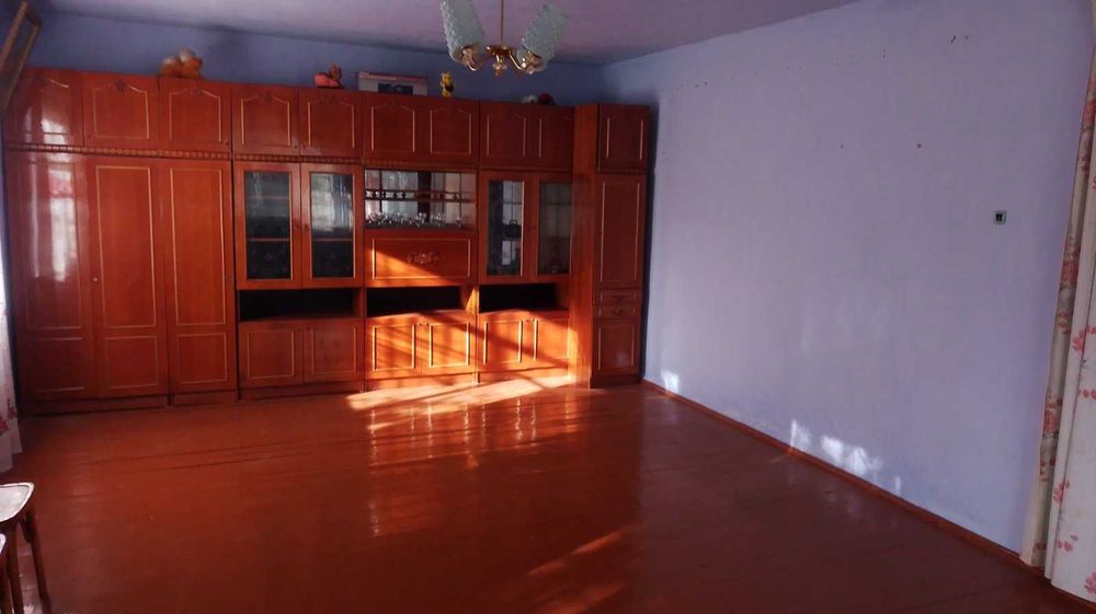 Продам будинок, с. Куча. ділянка 50 ст.