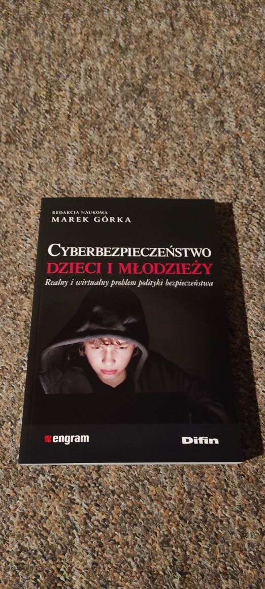 Sprzedam książkę cyberbezpieczeństwo dzieci i młodzieży