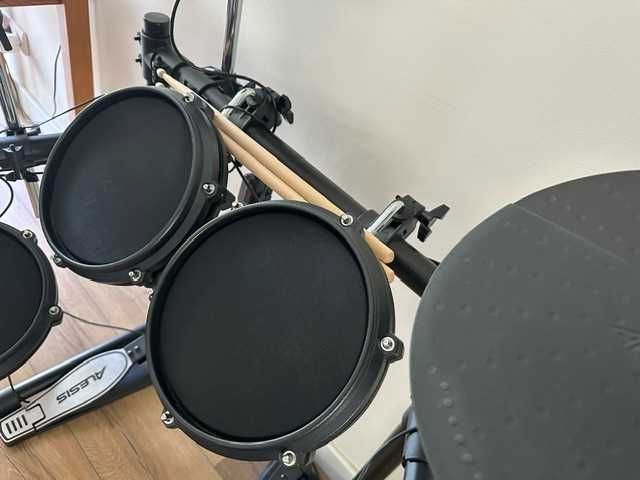 Bateria Eletrónica Alesis Turbo Mesh Kit - Praticamente Nova