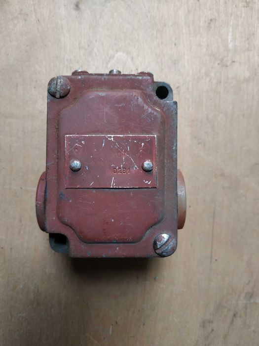 Розетка трифазна 10А 380 В ИЭ9901А-1 380В 10А концевик впк СРСР