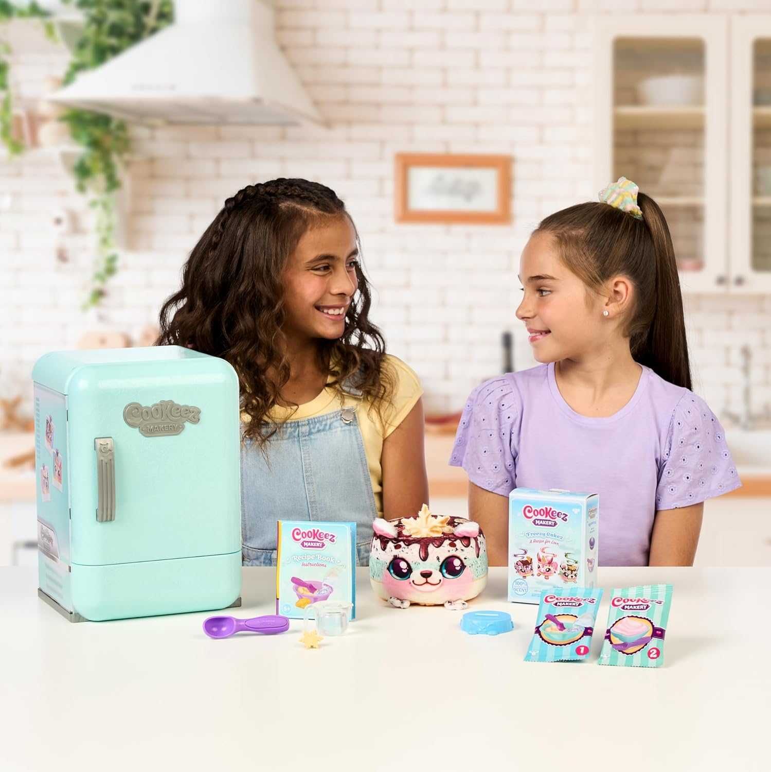 Игрушка  Moose Cookeez Makery Freezy Cakez Необычный холодильник печь