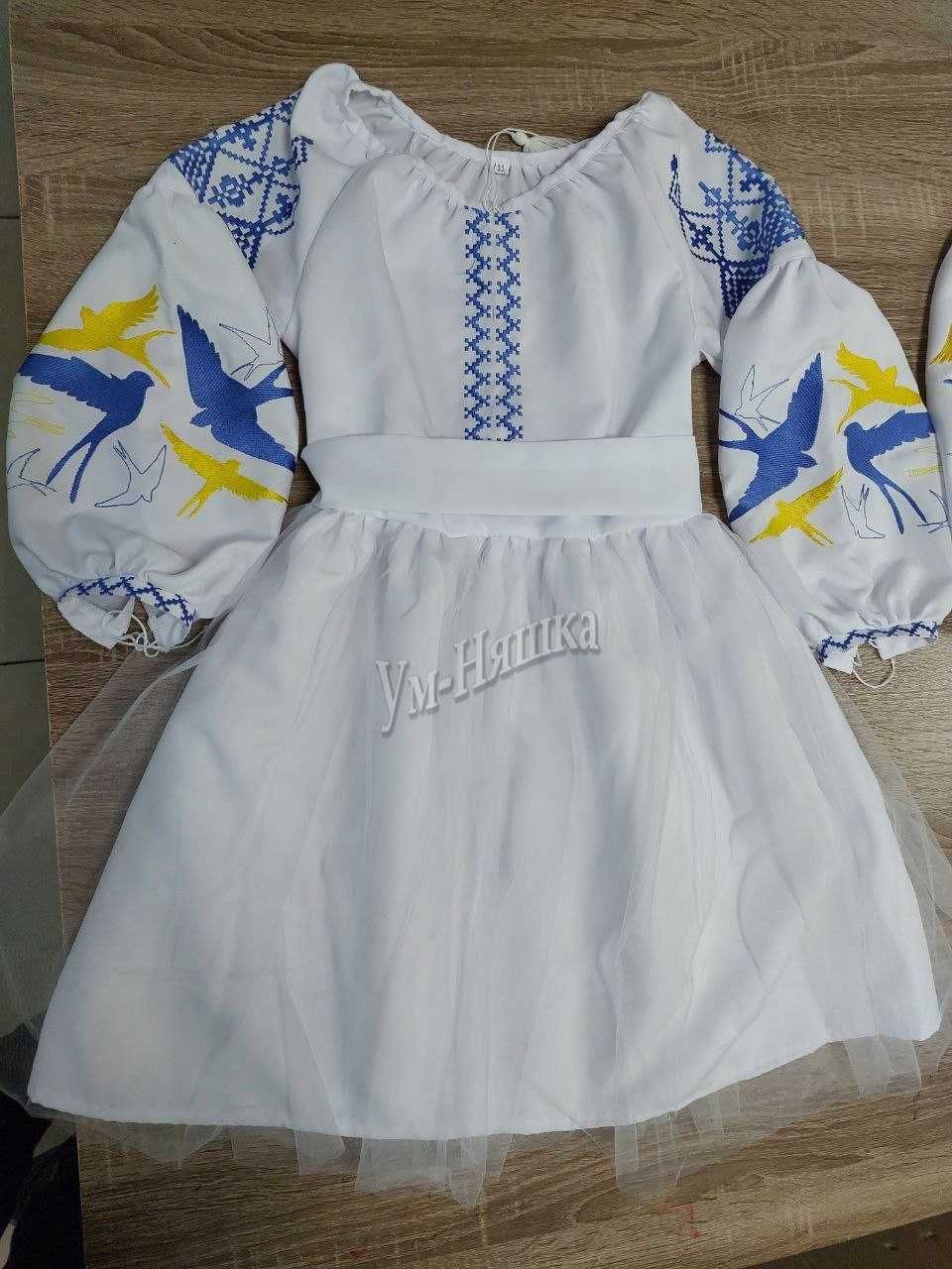 Вишита сукня дитяча з ластівками біла вишиванка ластівки