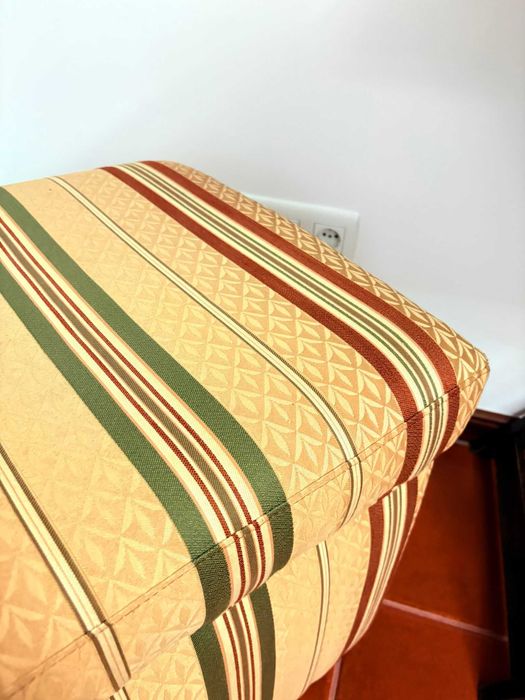 Puff (de sofá) em Seda