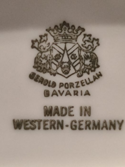 Porcelana GEROLD Figurka Dama z psem Borzoj TETAU 1949 r.