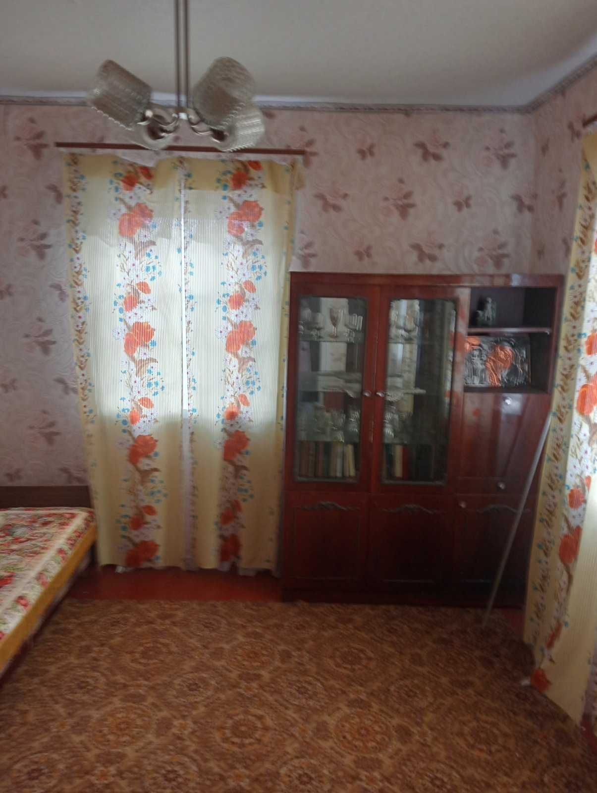 Продам пів будинку в селі Бишів,Фастівського району.
