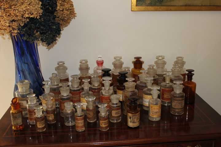 Antigos frascos de farmácia . Vários tamanhos e preços