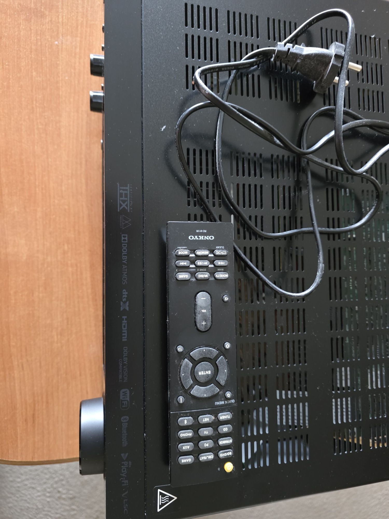 Amplituner ONKYO TX-NR686