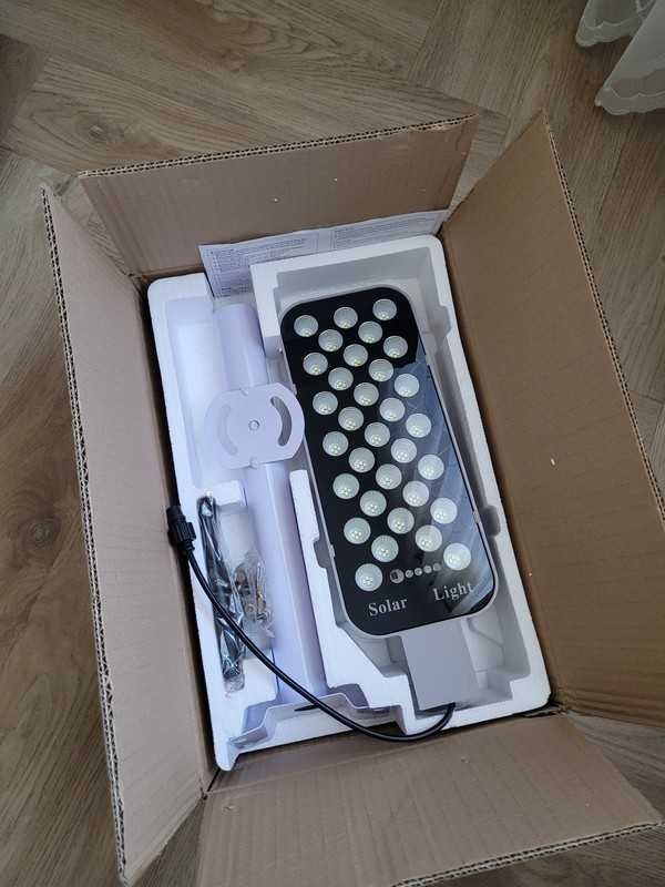 lampa uliczna solarna LED ,włącza się automatycznie po zmroku ,pilot