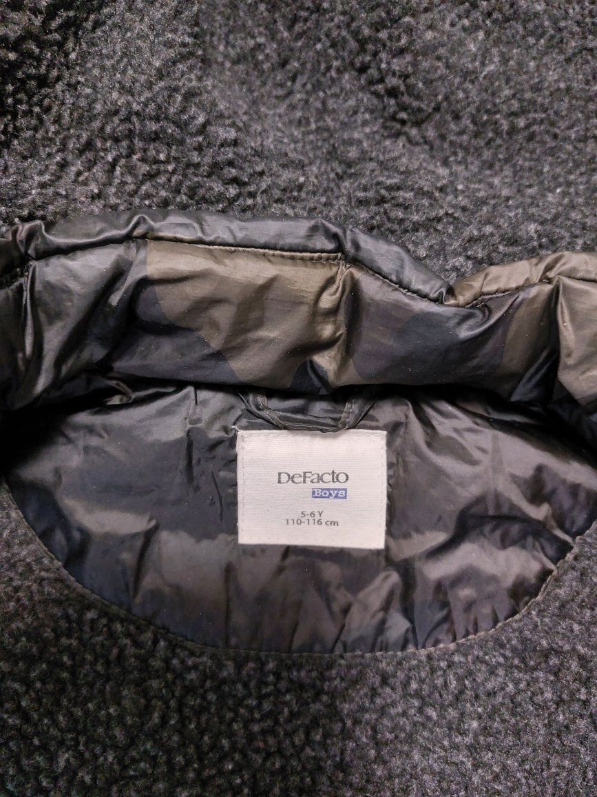 Демисезонная куртка DeFacto на мальчика 5-6 лет 110-116 см