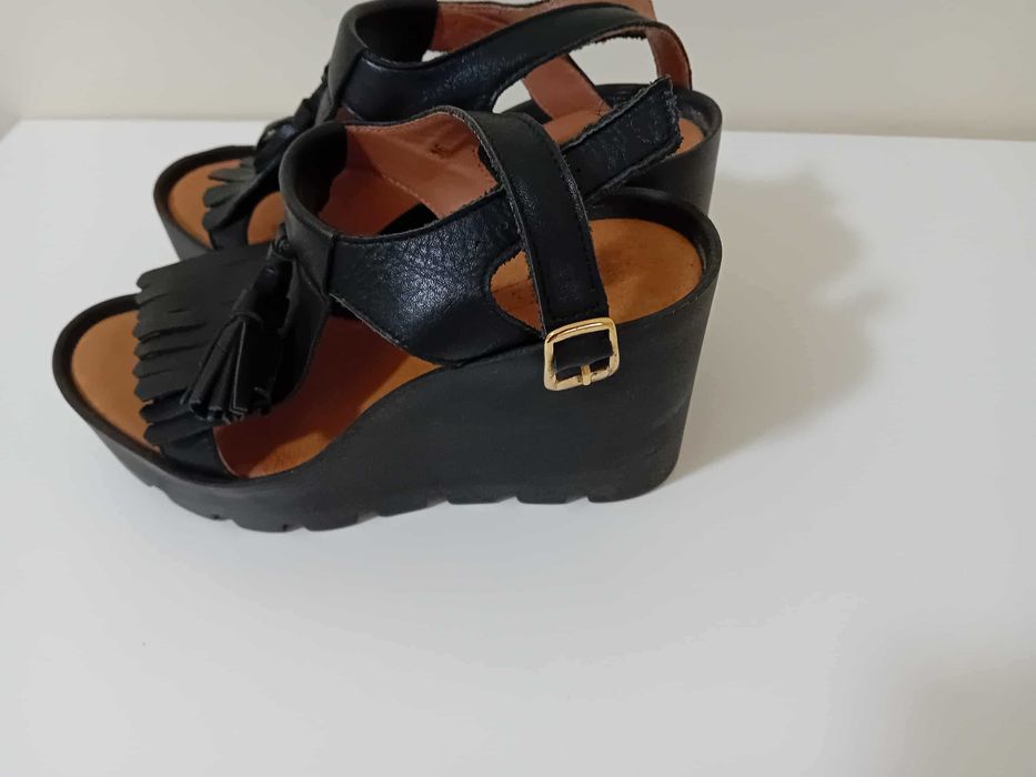 Sandálias mulher
Tamanho 36