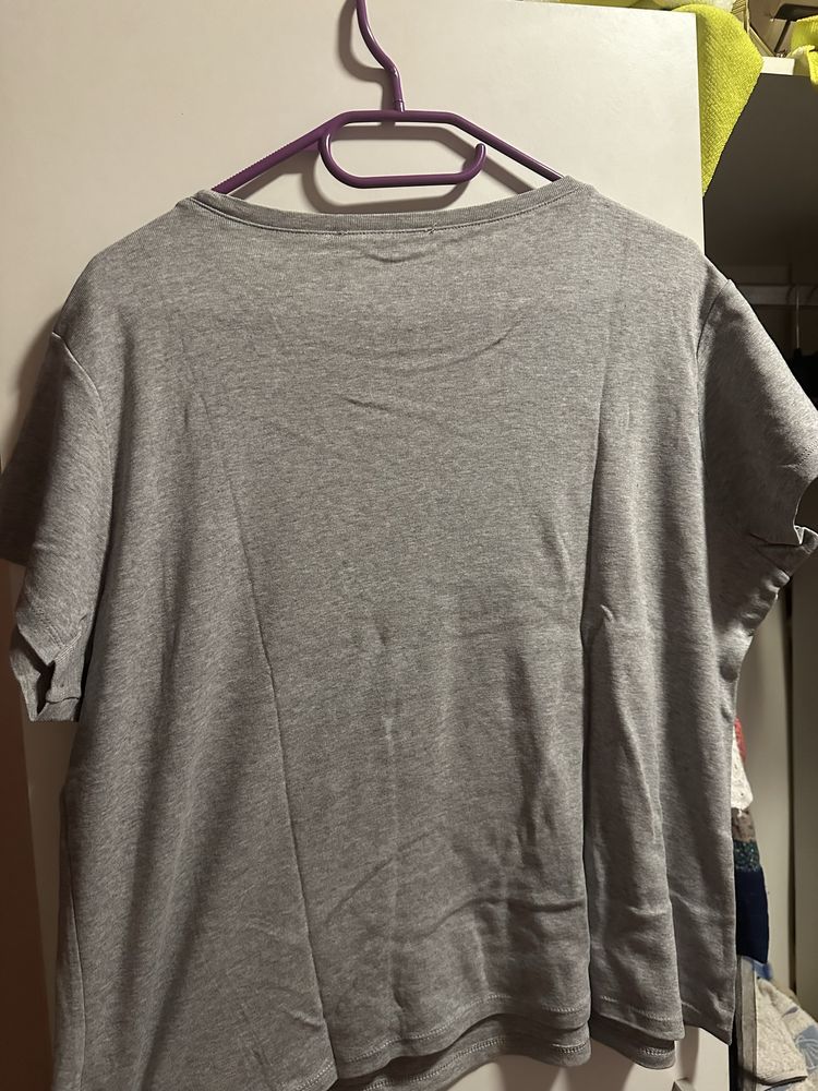 szary t-shirt bez nadrukow