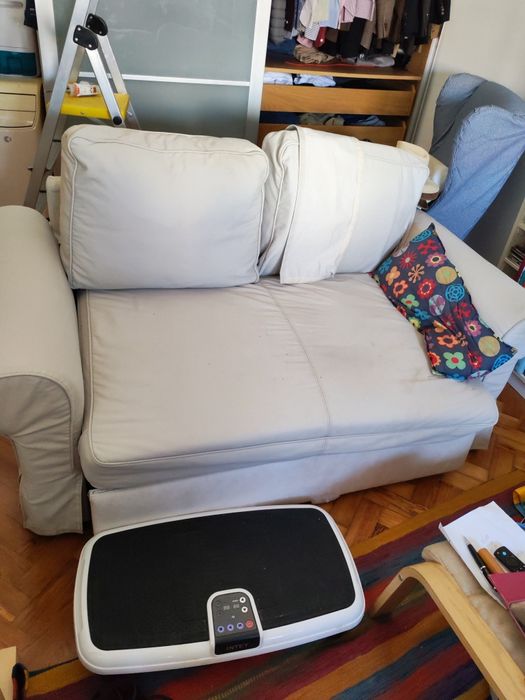 Sofá cama Ikea, de dois lugares, bom estado,