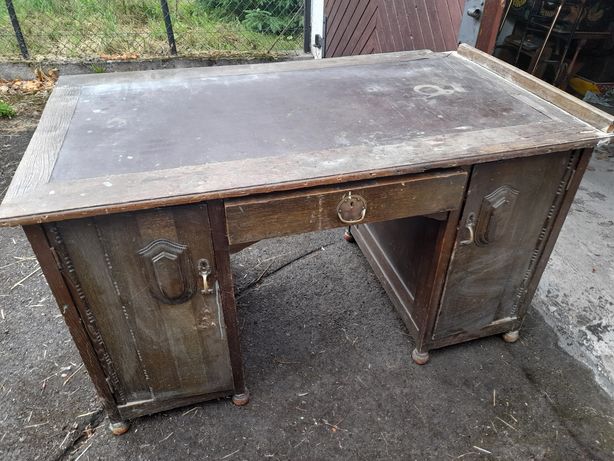 Stare drewniane rzeźbione przedwojenne biurko