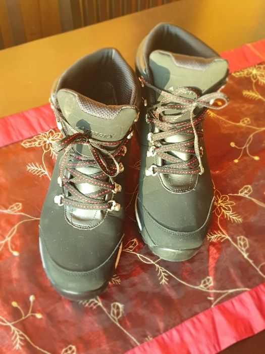 Buty zimowe marki ADIDAS rozmiar 42