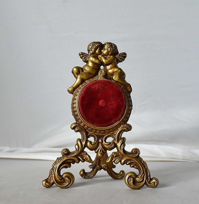 Starodawny stojak na zegarek kieszonkowy z amorkami