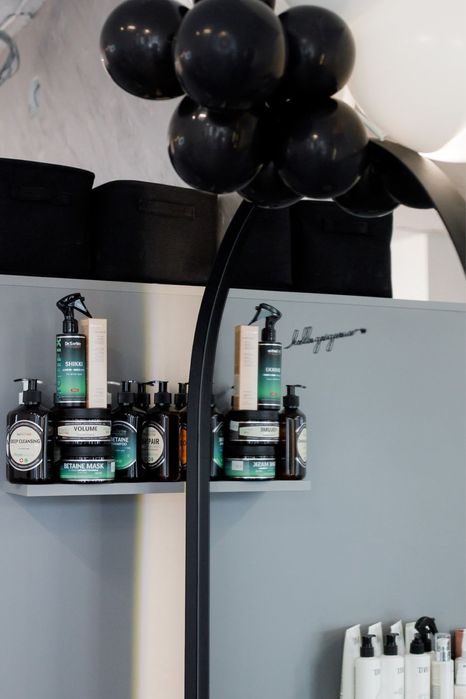 Здається робоче місце для Перукаря/Майстра манікю/бровіста