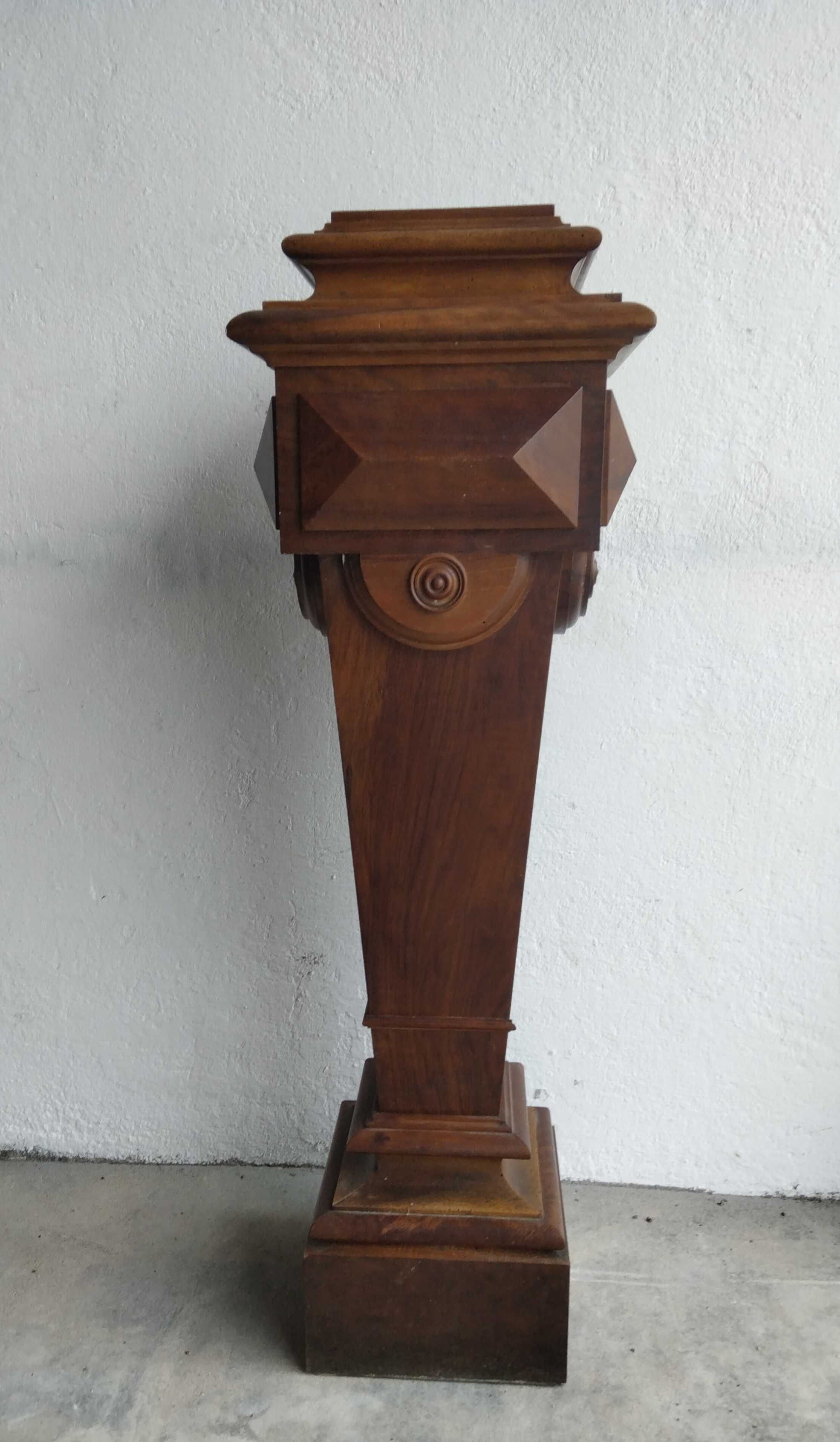 peça em madeira altar de igreja
