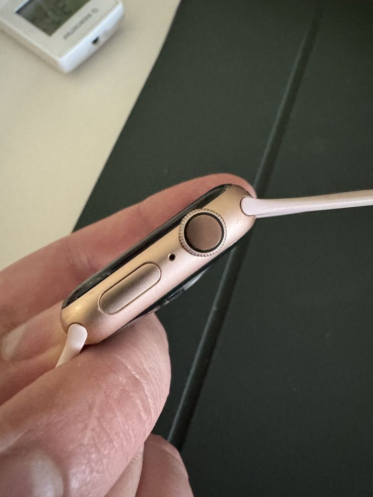 Apple watch series 4 rose gold