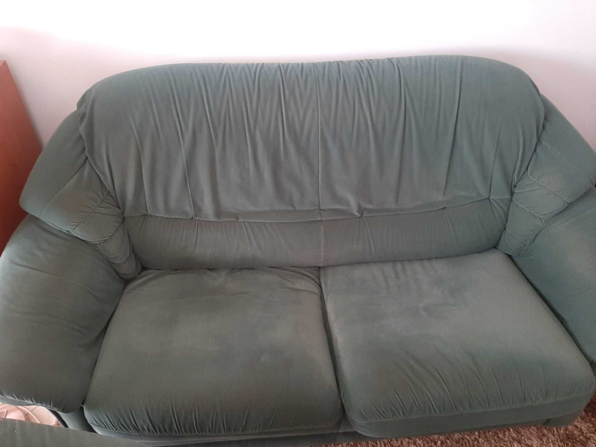 Vendo Sofá cama de 3 lugares veludo verde em muito bom estado