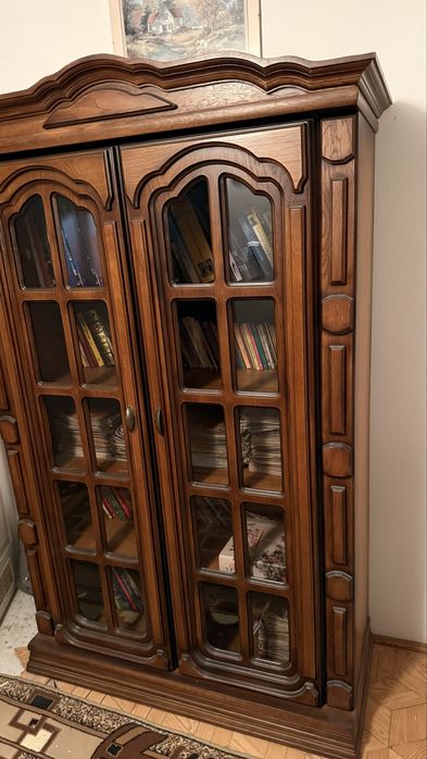 Witryna przeszklona drewniana biblioteczka