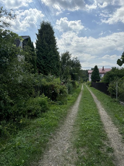 Дачна ділянка з недобудованим будинком у Микитинцях