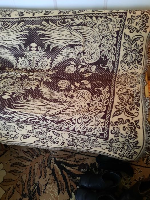 Sprzedam narzutę wełnianą.