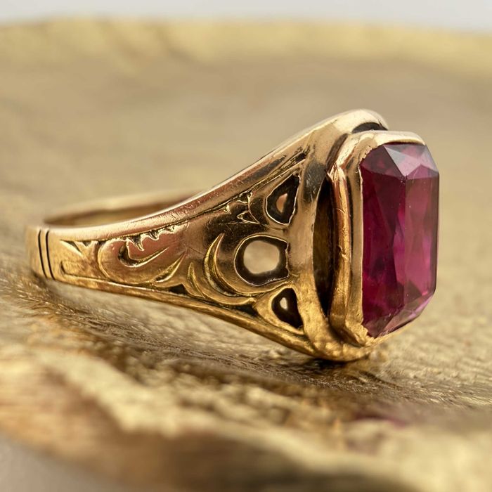 Pierścionek 14K, rubin syntetyczny, styl modern-retro, Warszawa PRL'51