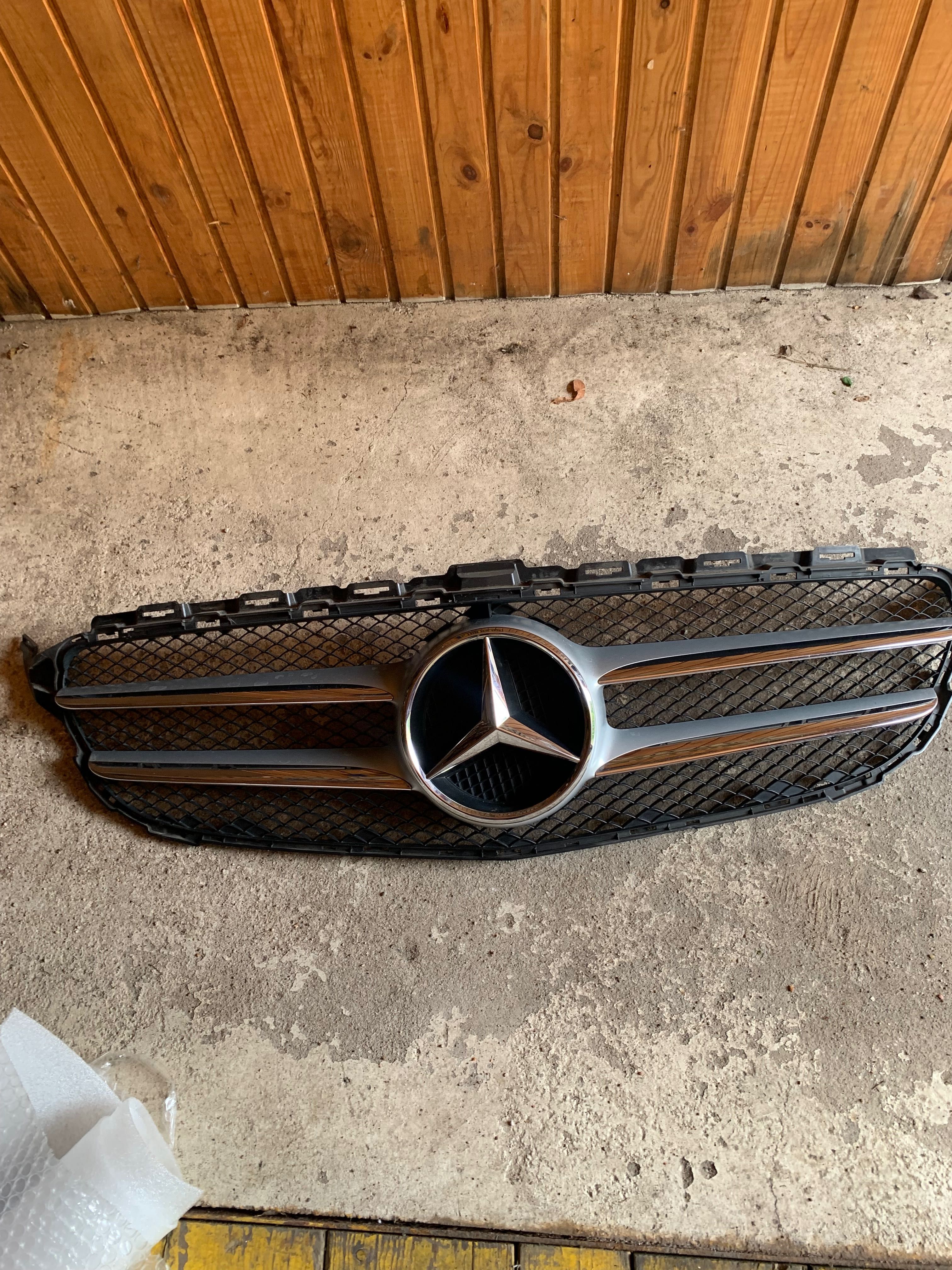 Grill atrapa w205