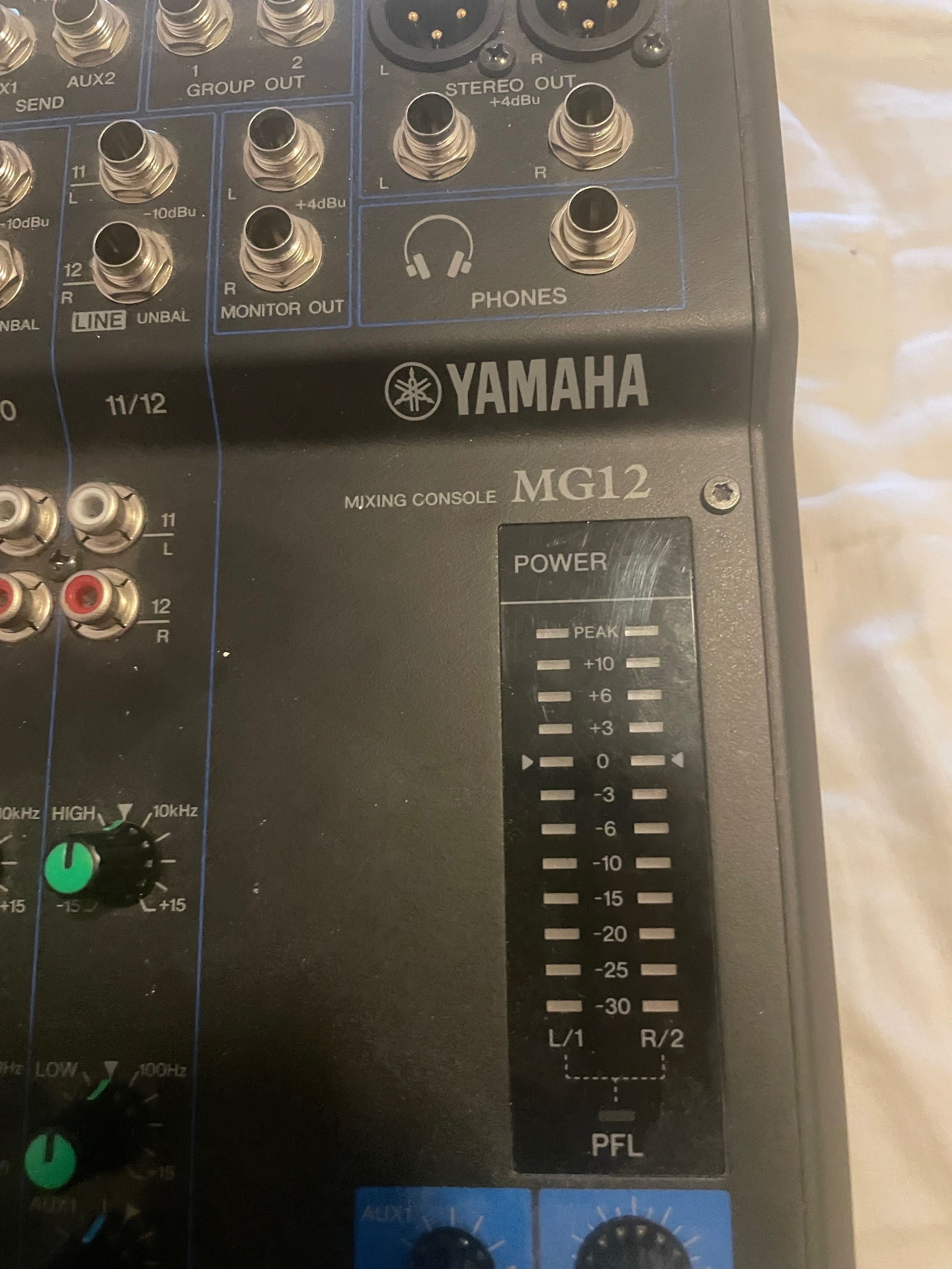 Mesa de som Yamaha MG12