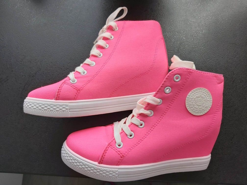 Neonowe różowe botki sneakersy