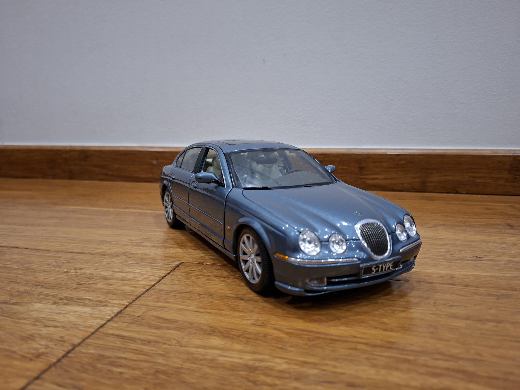 Model Maisto Jaguar S-Type 1:18