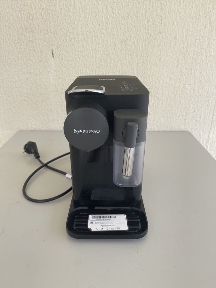 Máquina de Café  Nespresso Delonghi