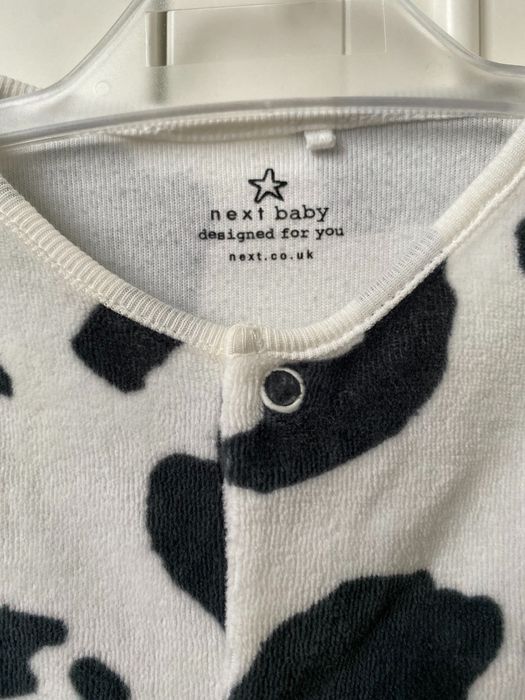 Next * welurowe śpioszki białe w czarne łatki KRÓWKA 80 / UK 9-12 m-cy