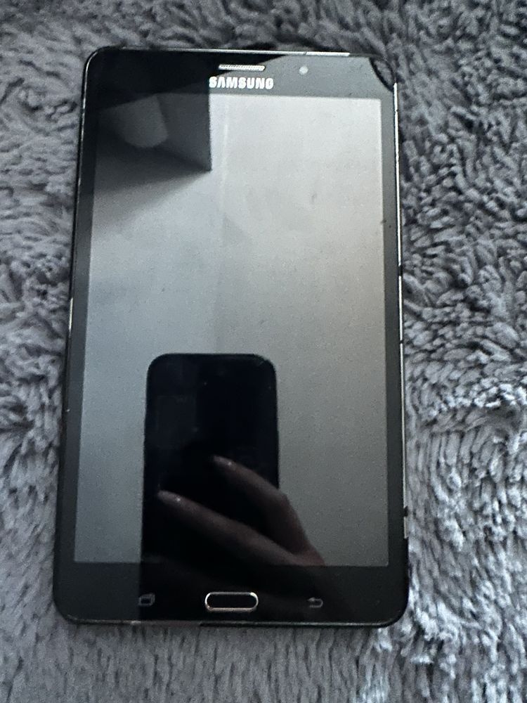 Tablet Galaxy tab 4, ekran sprawny, brak pęknieć