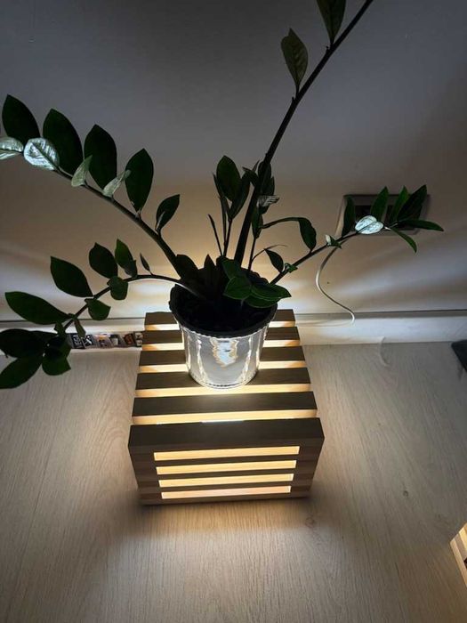 Lampa LED wykonana ręcznie z drewna litego