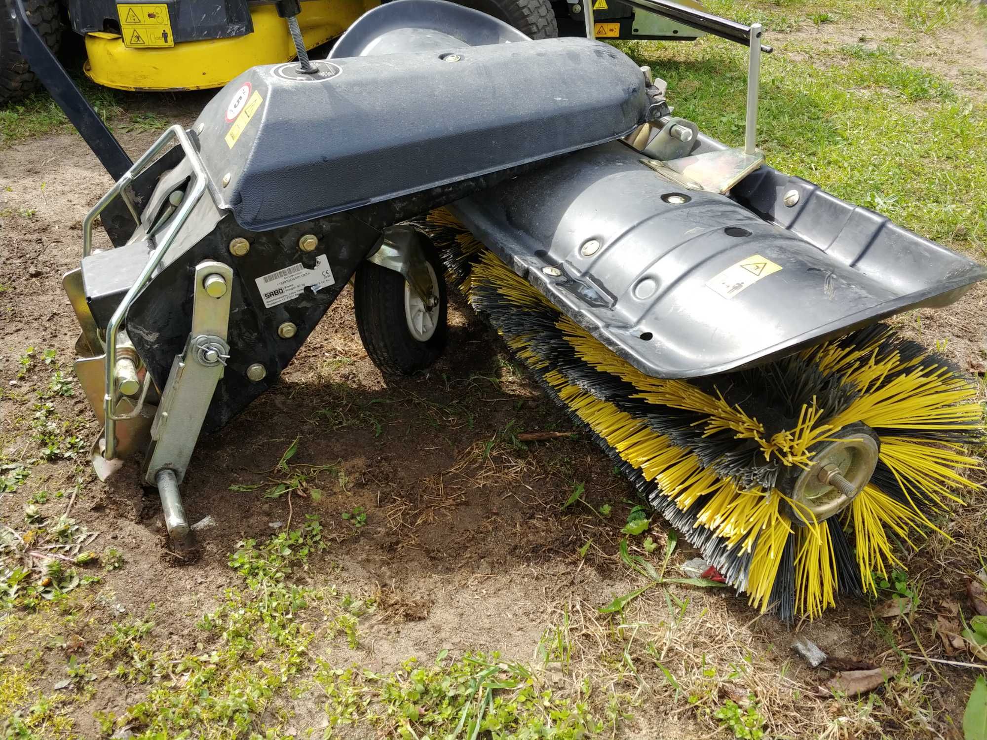 John Deere X135R traktorek kosiarka pług szczotka rotacyjna zestaw