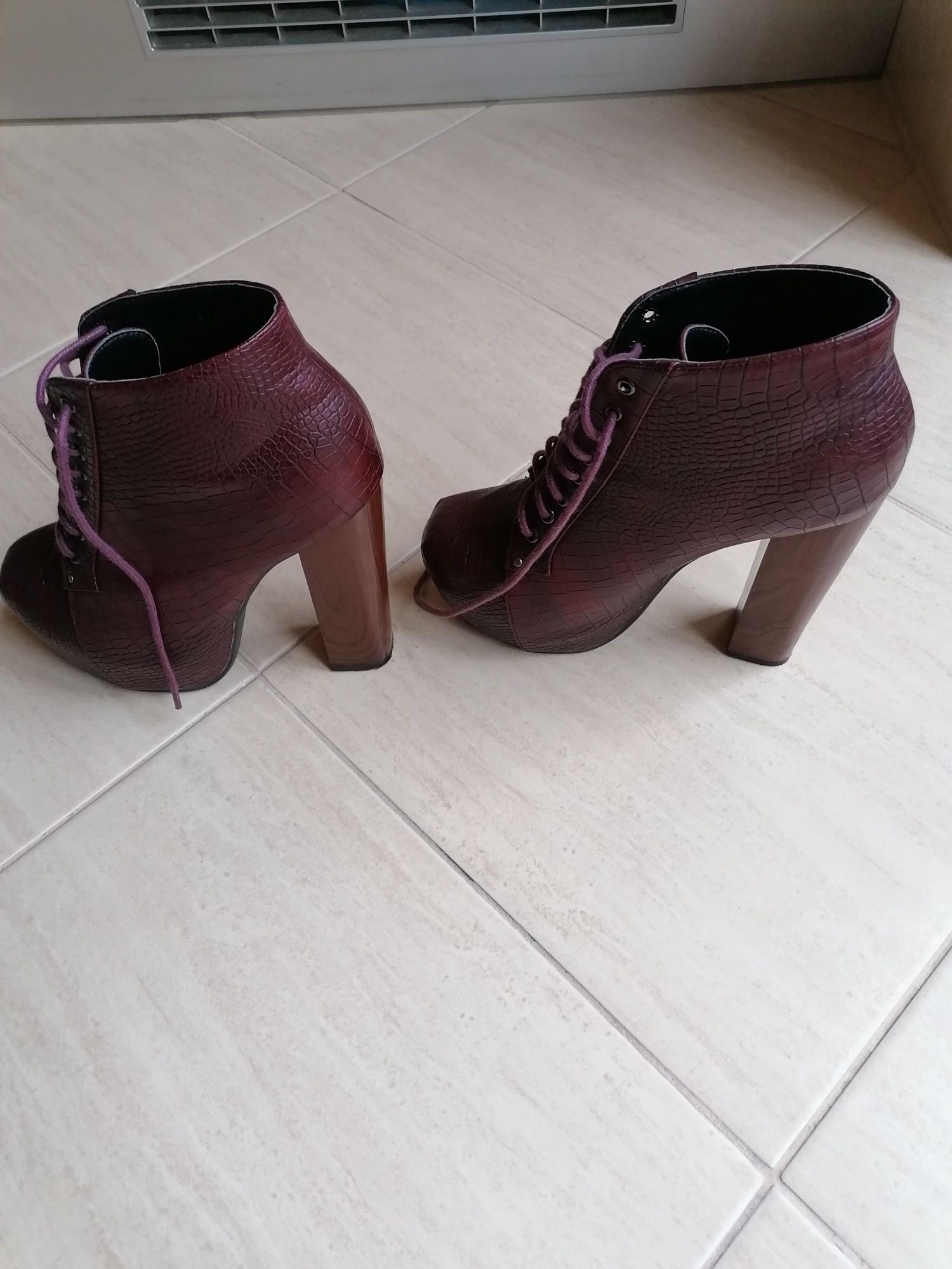 Botas mulher salto alto