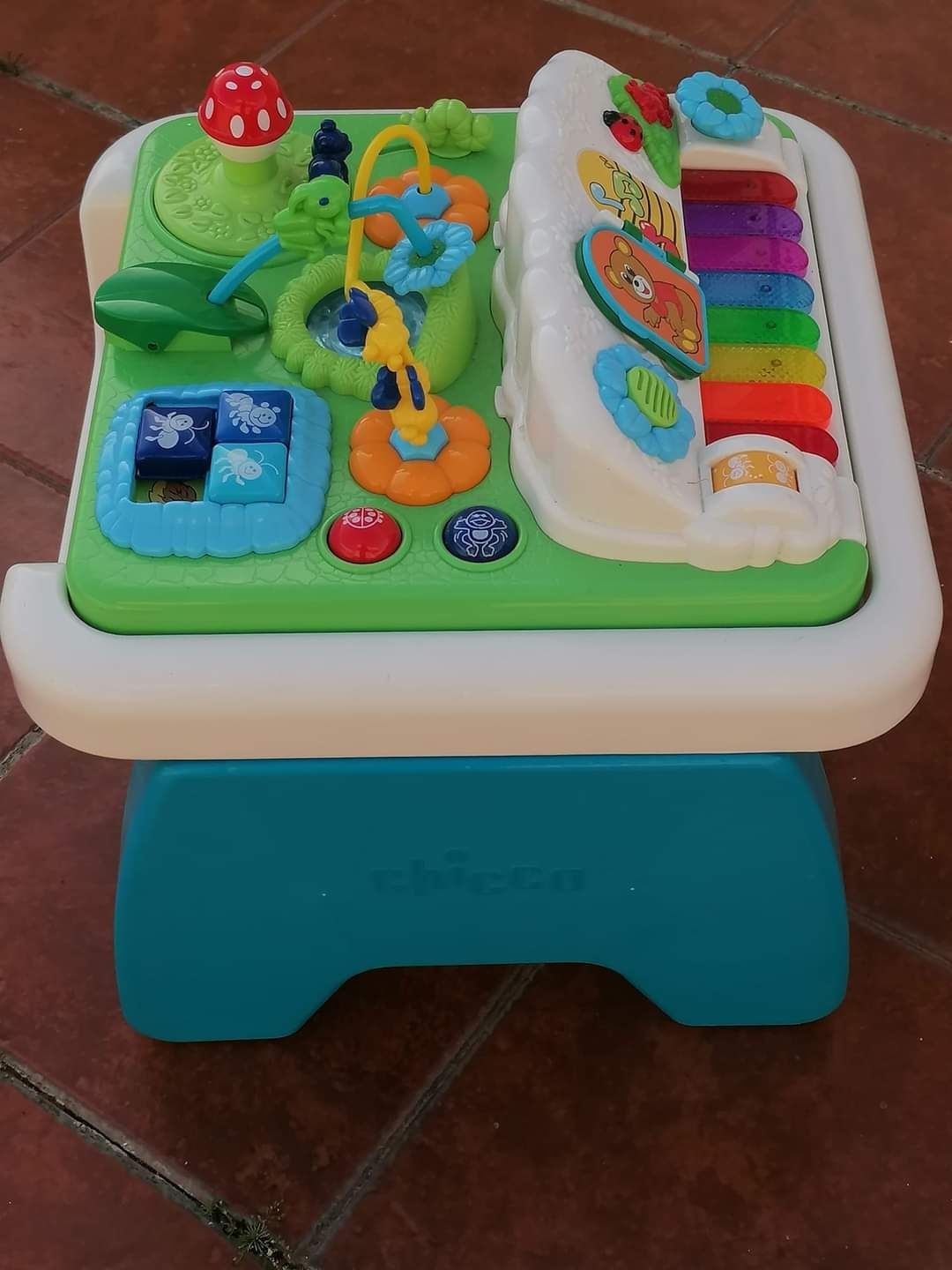 Vendo MESA DE ATIVIDADES da CHICCO com 2 lados com sons e LEGOS