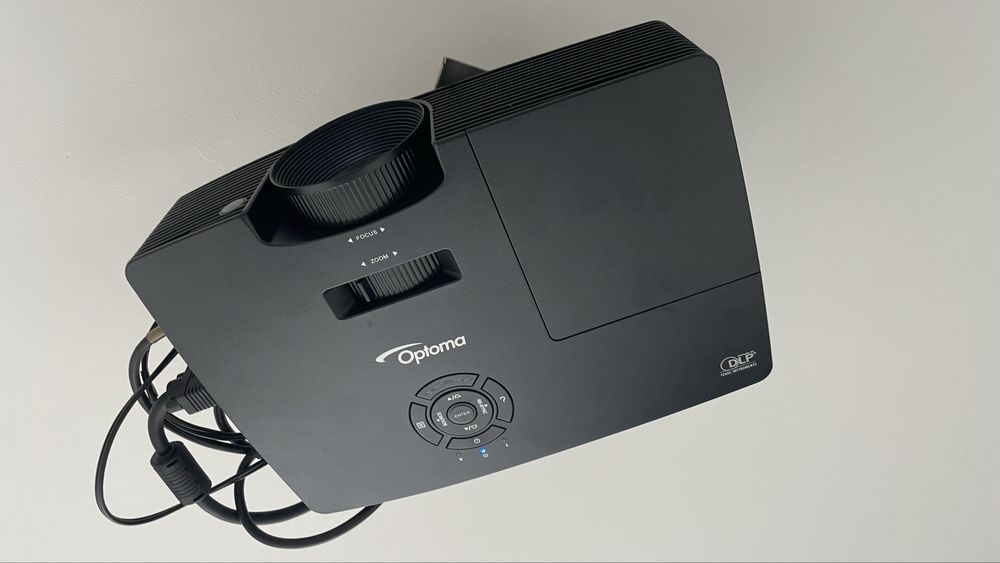 Kit cinema em casa , projector e tela